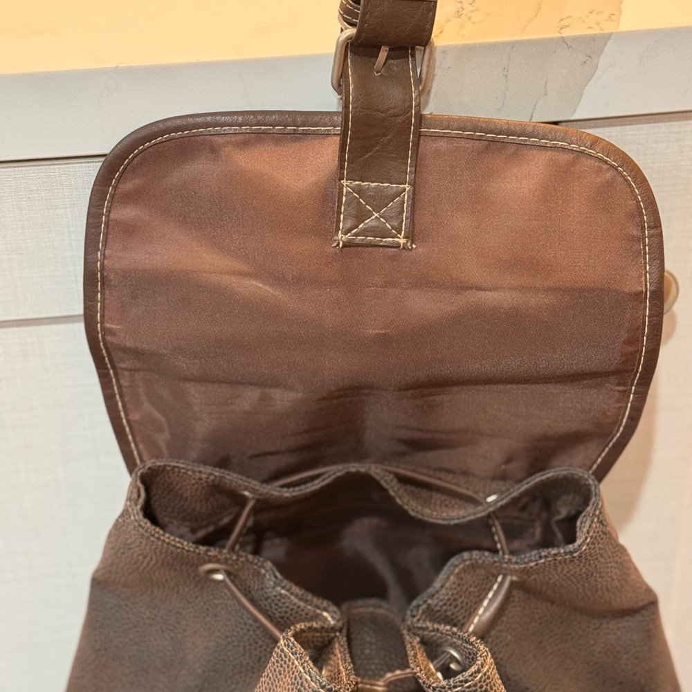 Vintage Disneyland backpack. Brown leather. Tag still attached. - Picture 3 of 6